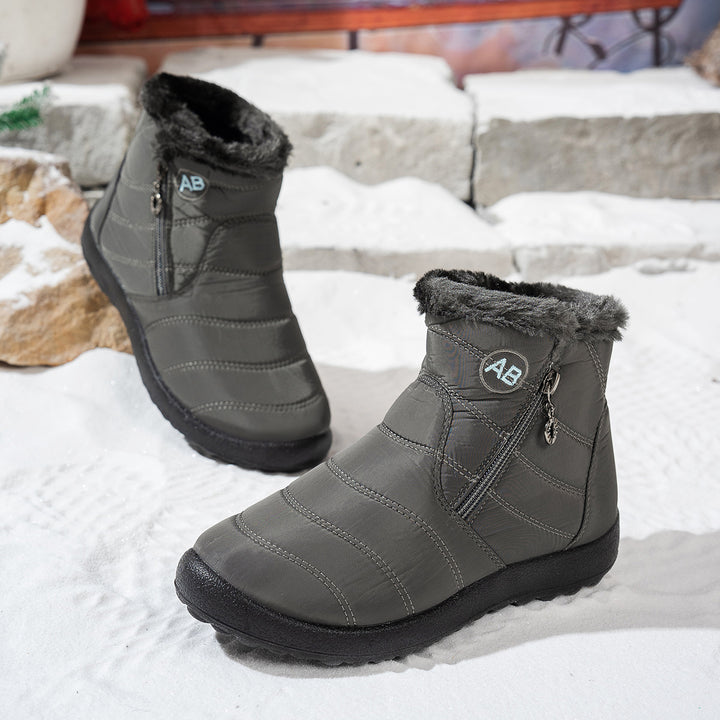 Women's winter boots with practical zip and cozy inner lining Lune London