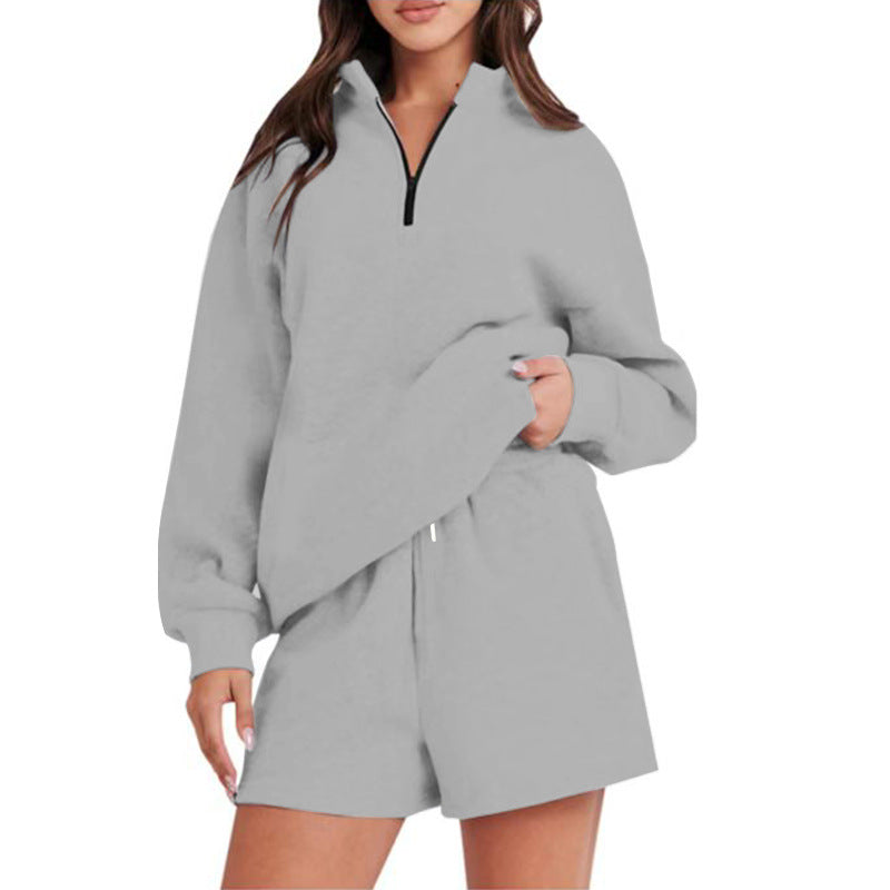 Comfortable leisure set for women with half-zip closure and shorts Lune London