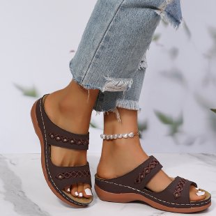 Comfortable sandals for women with adjustable straps and ergonomic sole Amarae