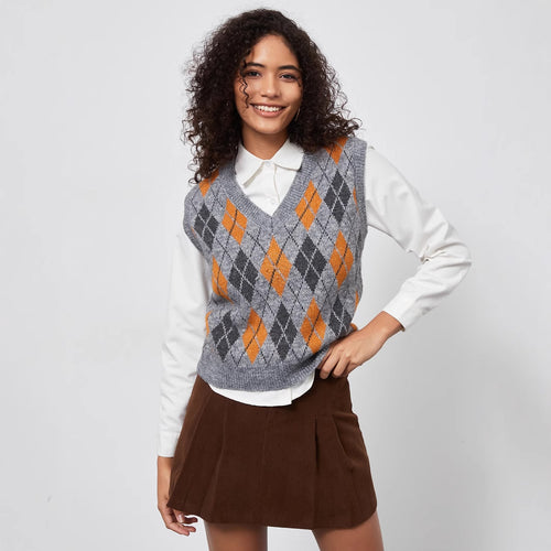 Women Chunky Knit Vest with an Elegant Diamond Pattern Amarae