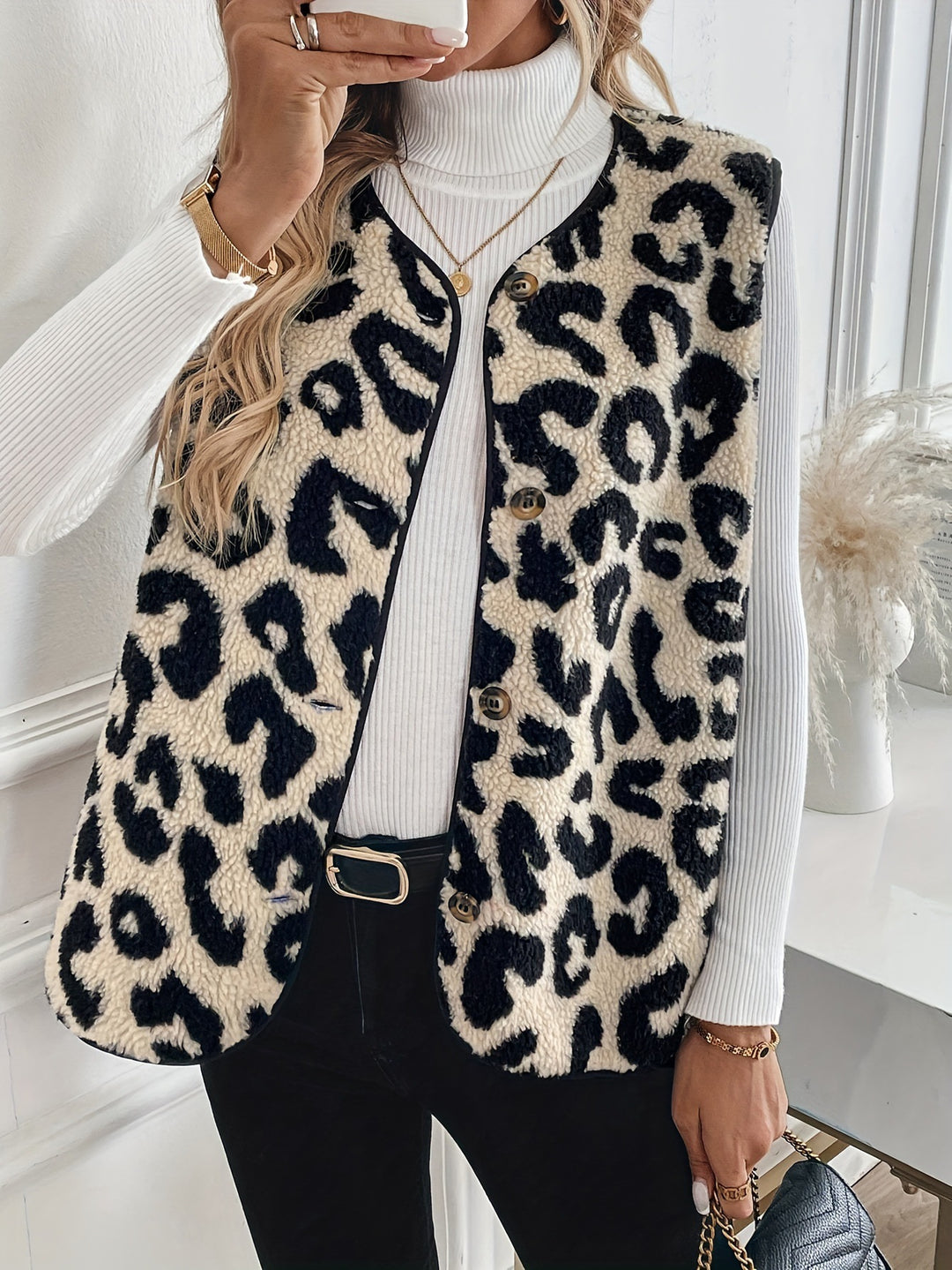 Ladies Cozy Quilted Gilet with Leopard Print Lune London