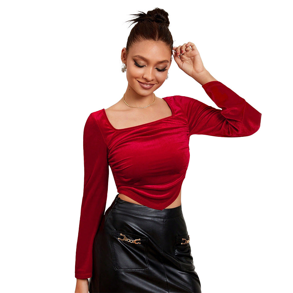 Top court pour femmes avec des manches bouffantes élégantes et un design de volants asymétriques Chic & Stil
