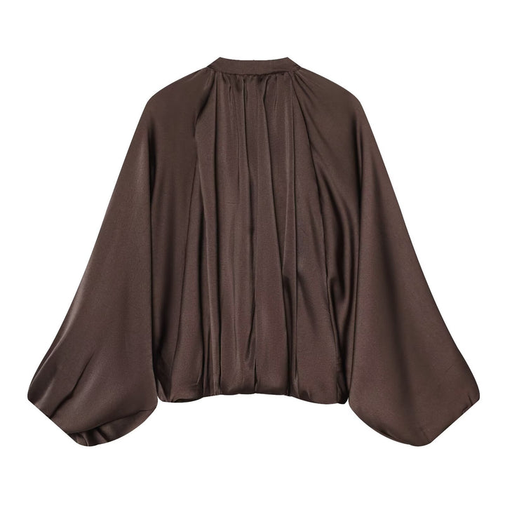 Women's cape jacket with central zipper, wide cape cut and voluminous bat sleeves Amarae