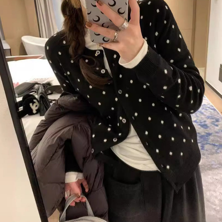 Cardigan féminin avec un design à pois et un matériau doux Chic & Stil