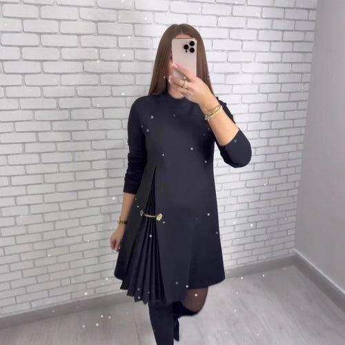 Robe pour femmes avec un design de plis élégant et une ceinture décorative Chic & Stil