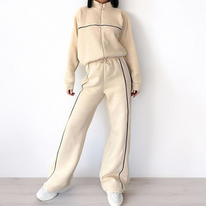 Ensemble sportif pour femmes avec matériau doux et inserts en hauteur. Chic & Stil