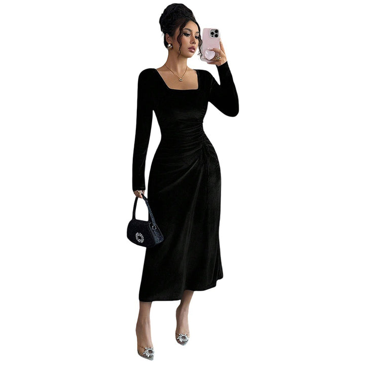 Robe midi femme avec un élégant décolleté carré et des détails de volants raffinés Chic & Stil