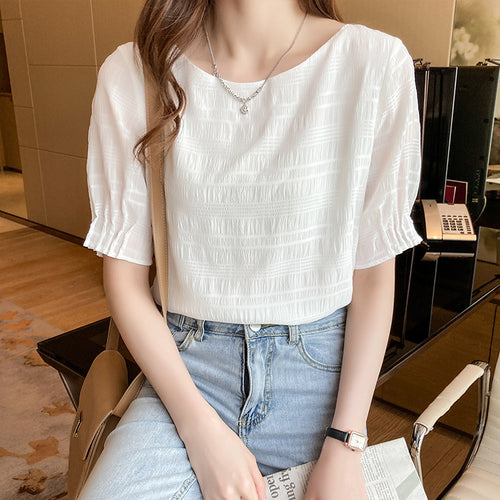 Haut féminin à la mode avec un design texturé léger et une coupe aérienne Chic & Stil