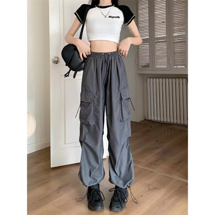 Women's cargo trousers with side pockets and elastic waistband Chic & Stil