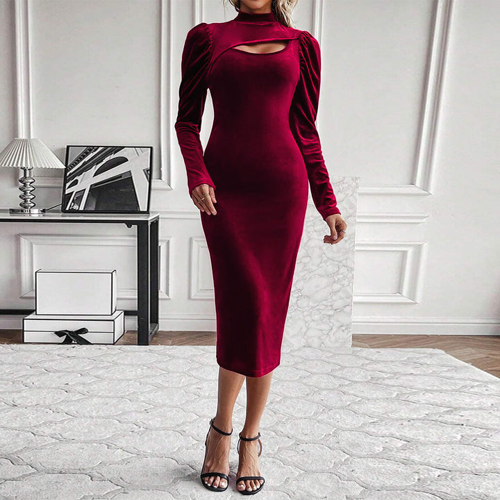 Robe midi en velours ajustée pour femme avec décolleté asymétrique et manches bouffantes Chic & Stil