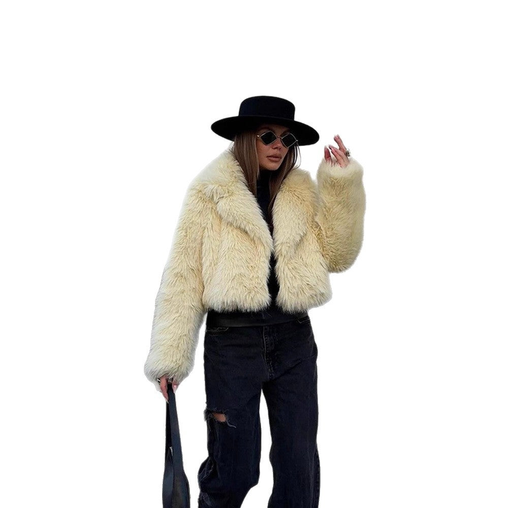 Women's short-cut faux fur melton with voluminous shawl collar and shaggy texture Amarae