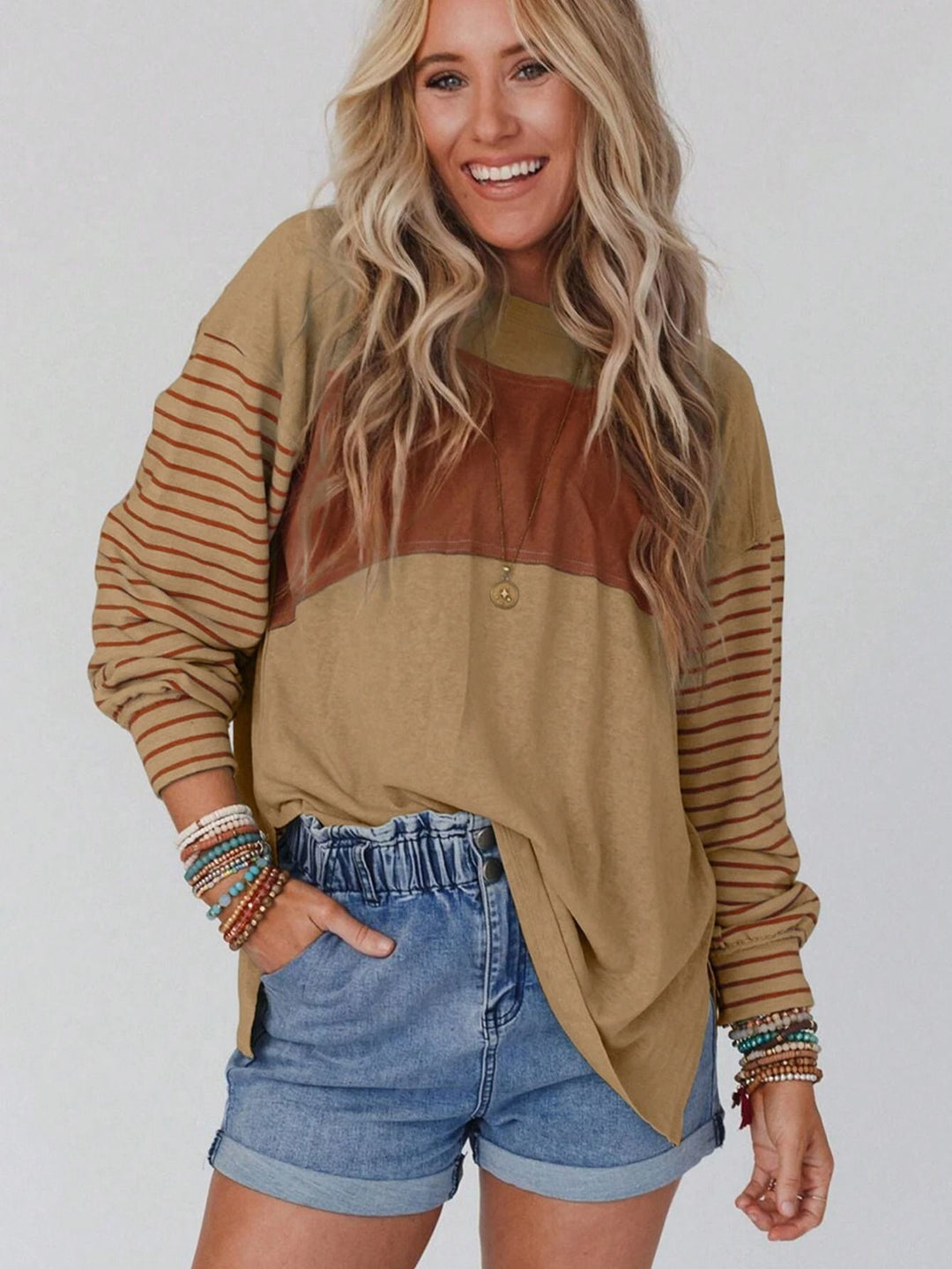 Women's Loose Colorblock Sweatshirt with Striped Sleeves and Round Neck Amarae