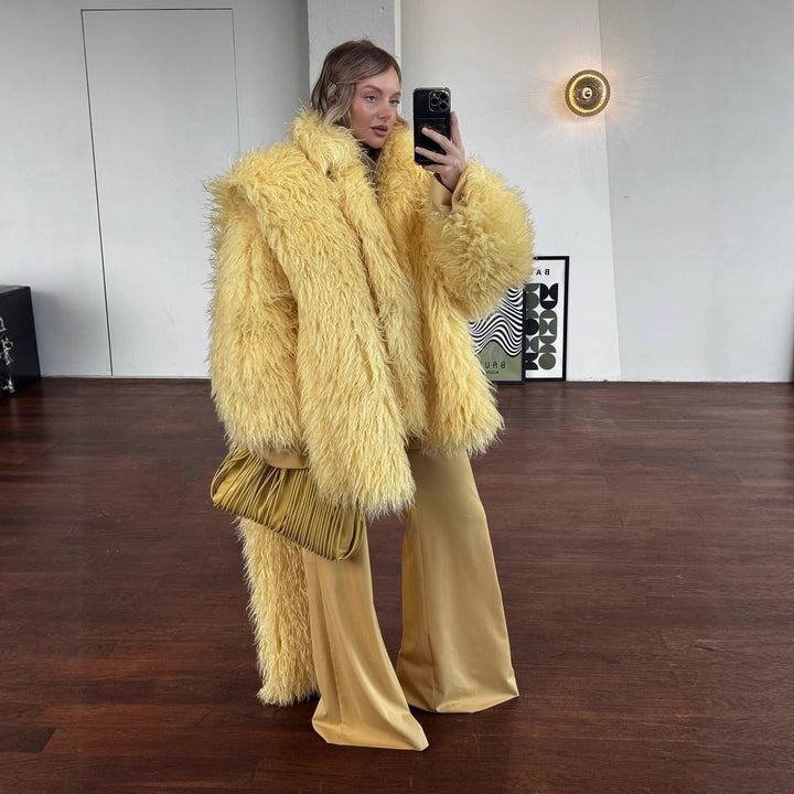Ladies Luxurious and plush faux fur jacket Lune London