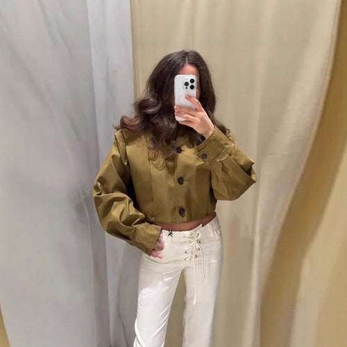 Fitted feminine blouse with continuous button details Amarae