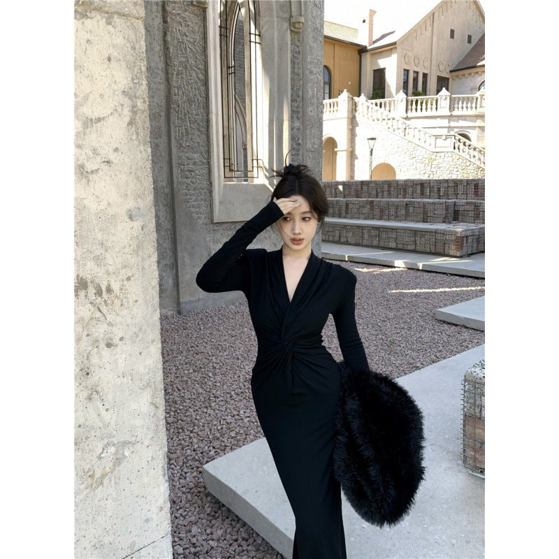 Women Elegant Wrap Dress with Deep V Neckline and Detail-Loving Pleating Chic & Stil