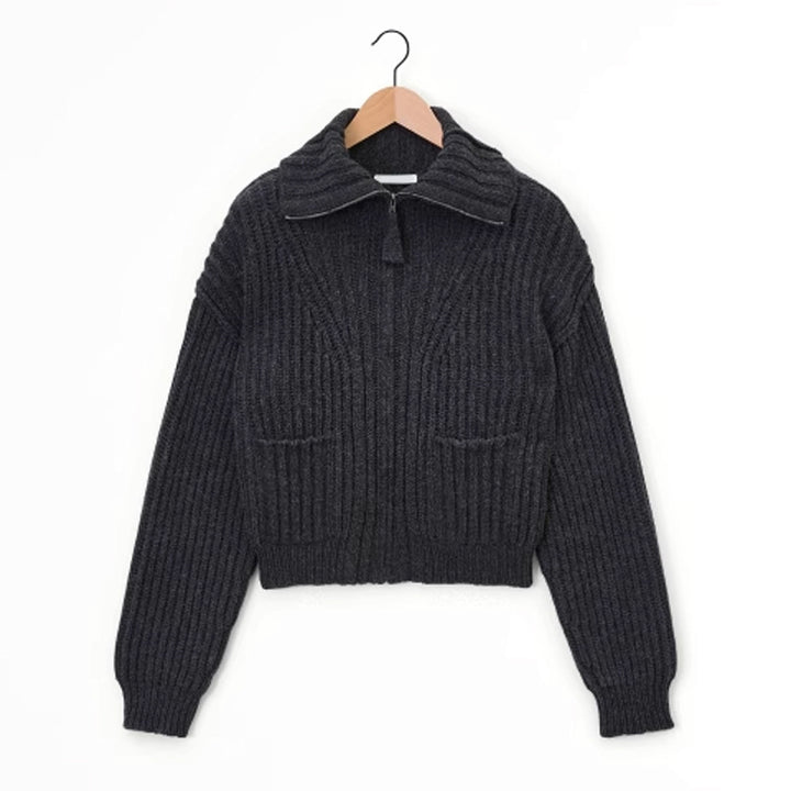 Pull en maille épaisse à la mode pour femmes avec col montant et poches pratiques Chic & Stil