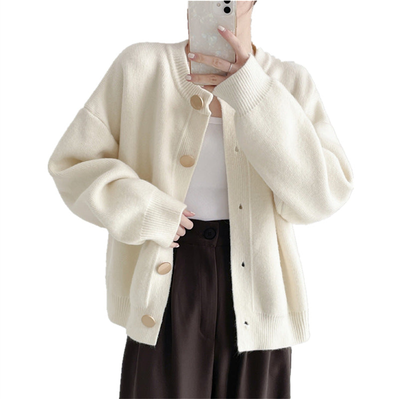 Cardigan tricoté à la mode pour femmes avec détails de boutons et matériau doux Chic & Stil