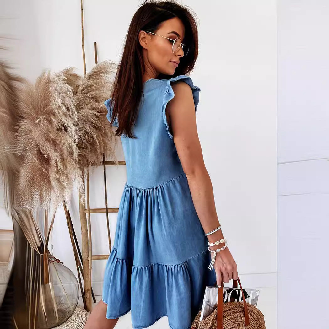 Women's short-sleeve dress in a casual A-line cut with a voluminous skirt Lune London
