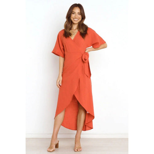 Robe portefeuille pour femme avec un élégant décolleté en V et un design ajusté Chic & Stil