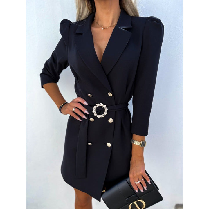 Robe blazer élégante pour femmes avec coupe cintrée et broche décorative Chic & Stil