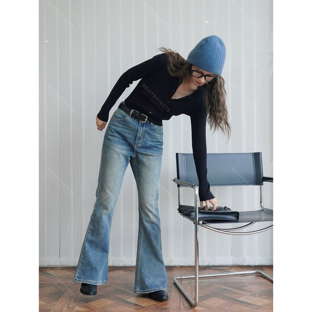 Women's Ribbed Cropped Cardigan with Button Placket and Narrow Silhouette Amarae