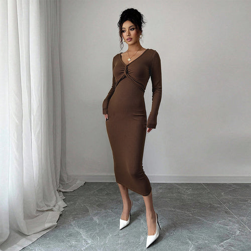 Robe midi ajustée en jersey pour femmes avec détail torsadé et manches longues Chic & Stil