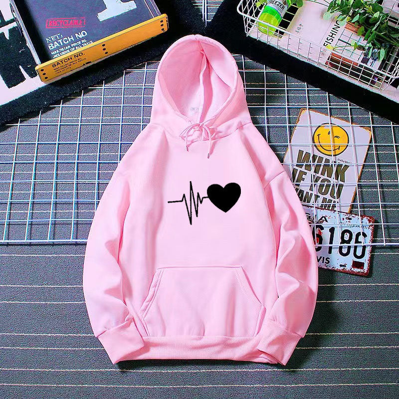 Women's hoodie with heartwarming design and cozy fit Chic & Stil