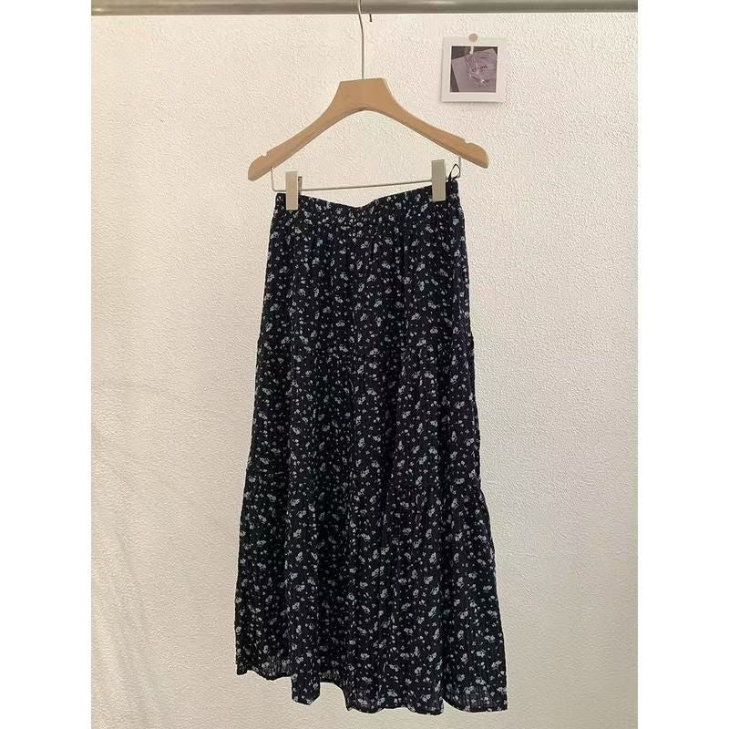 Maxi skirt for women with romantic floral pattern and casual chic design