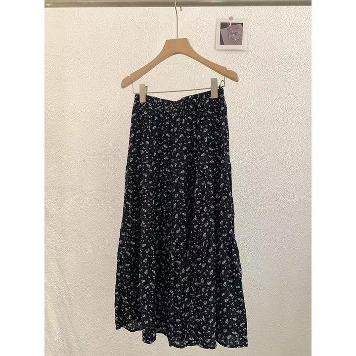 Maxi skirt for women with romantic floral pattern and casual chic design