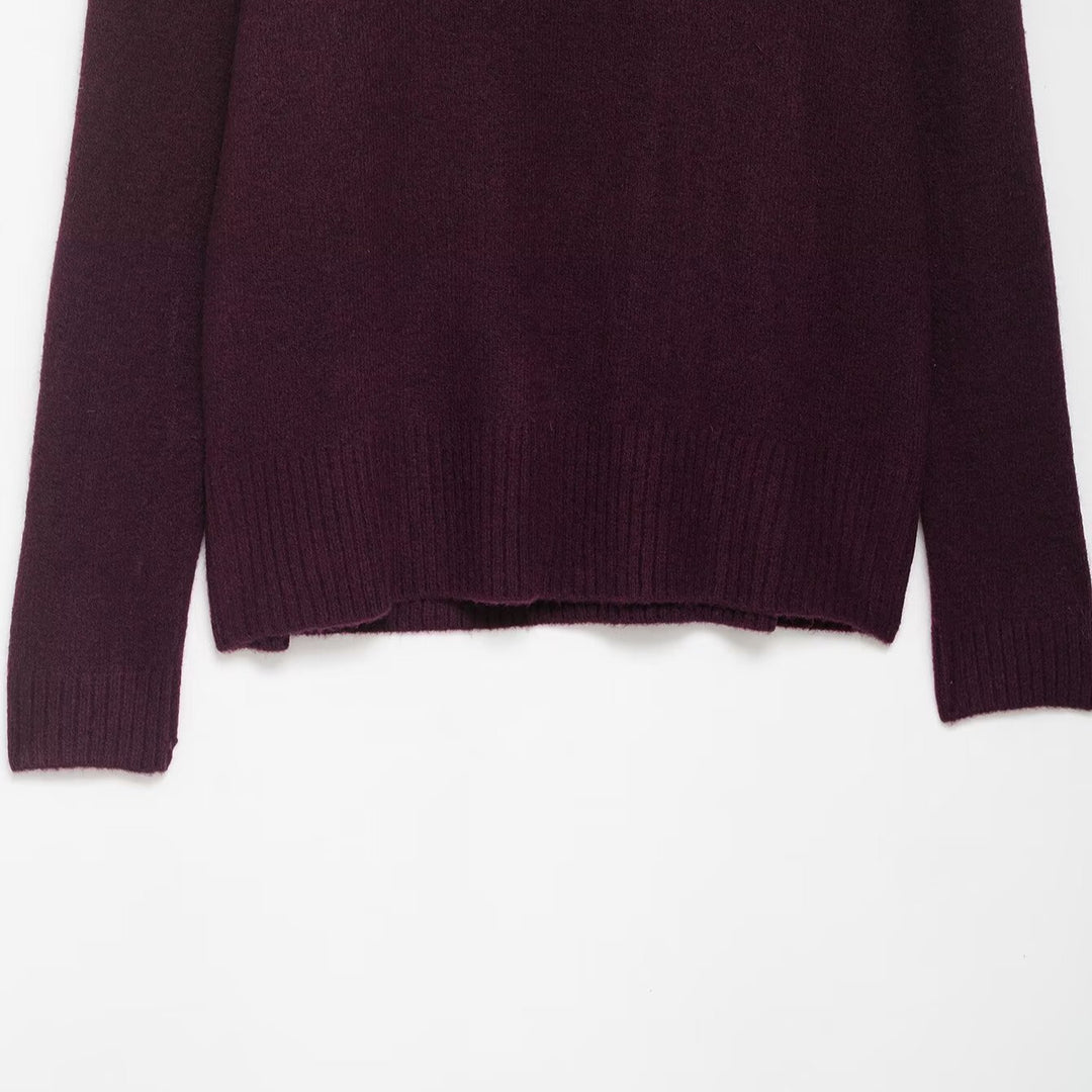Women's sweater with V-neck and soft material Lune London