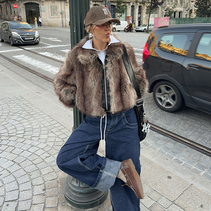 Cropped faux fur jacket for women with a modern style Lune London