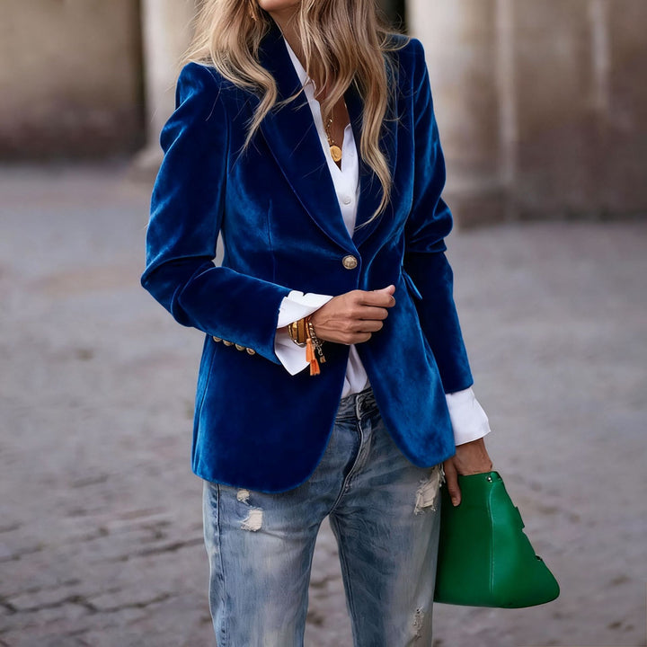 Ladies Elegant tailored velvet blazer with notch lapels and single-button Amarae