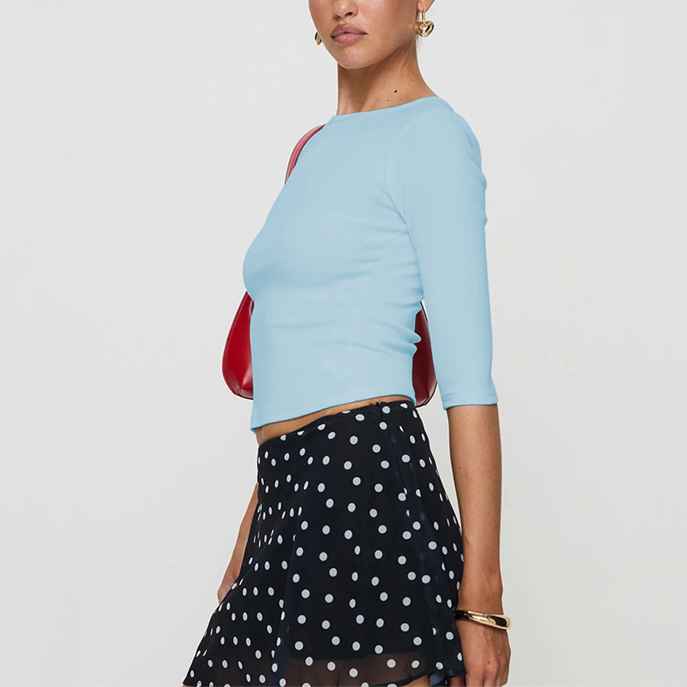 Cropped long sleeve shirt for women with an elegant round neckline and a cut that highlights the silhouette Chic & Stil