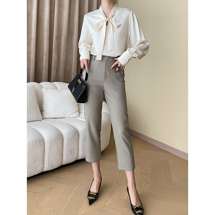 Women’s blouse with bow collar and casual puff sleeves Chic & Stil