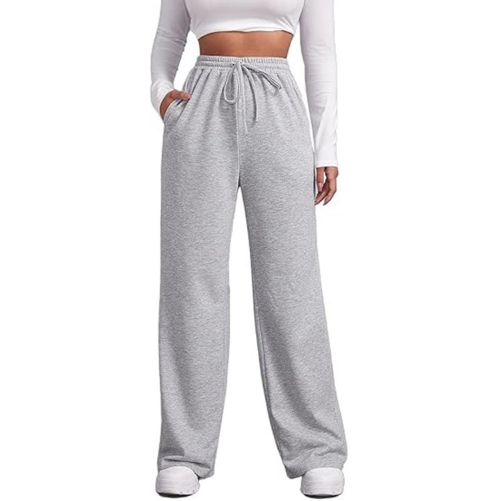 Women's wide Relaxed Fit leisure pants with elastic waistband and practical pockets Chic & Stil
