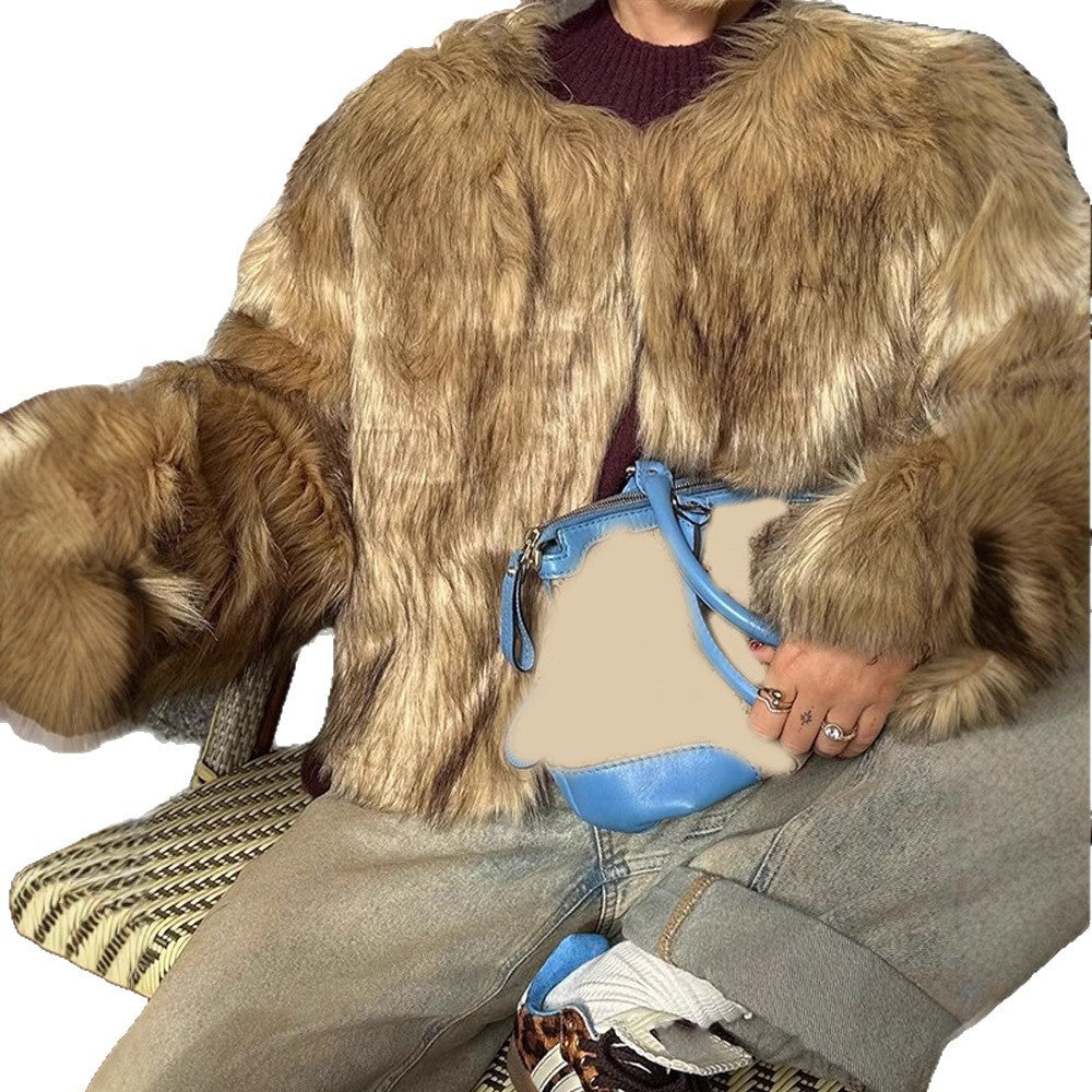 Women's short faux fur jacket with oversized sleeves and plush collar Amarae