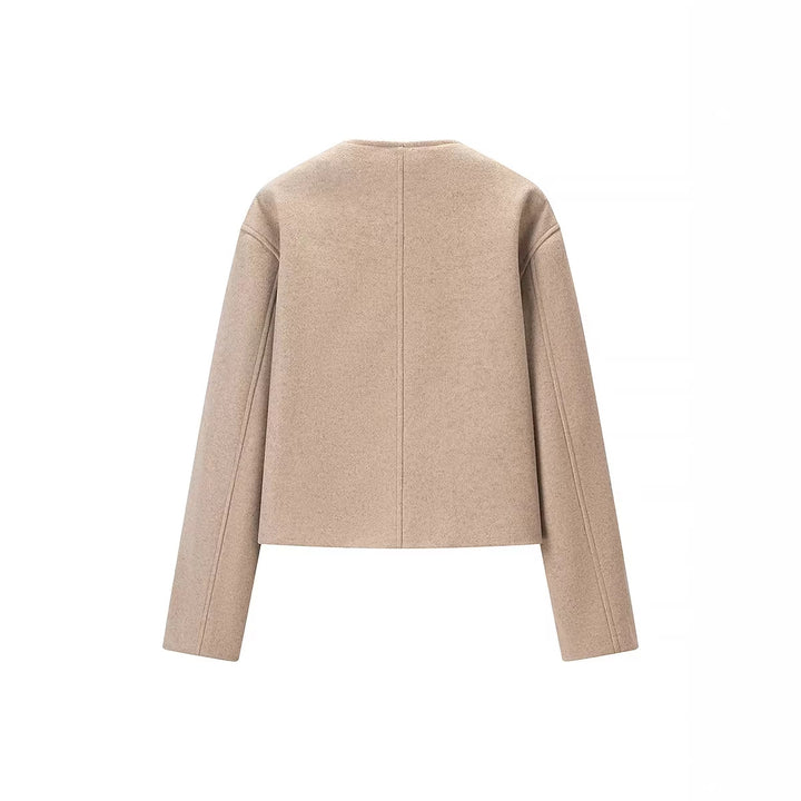 Veste courte élégante pour femmes avec coupe asymétrique et design de boutons Chic & Stil