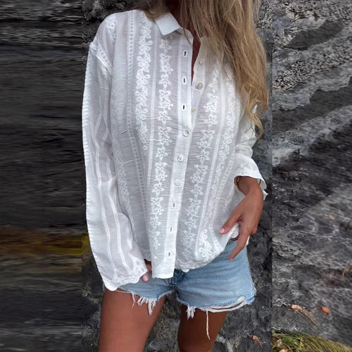 Blouse femmes avec broderie florale et tissu texturé Chic & Stil