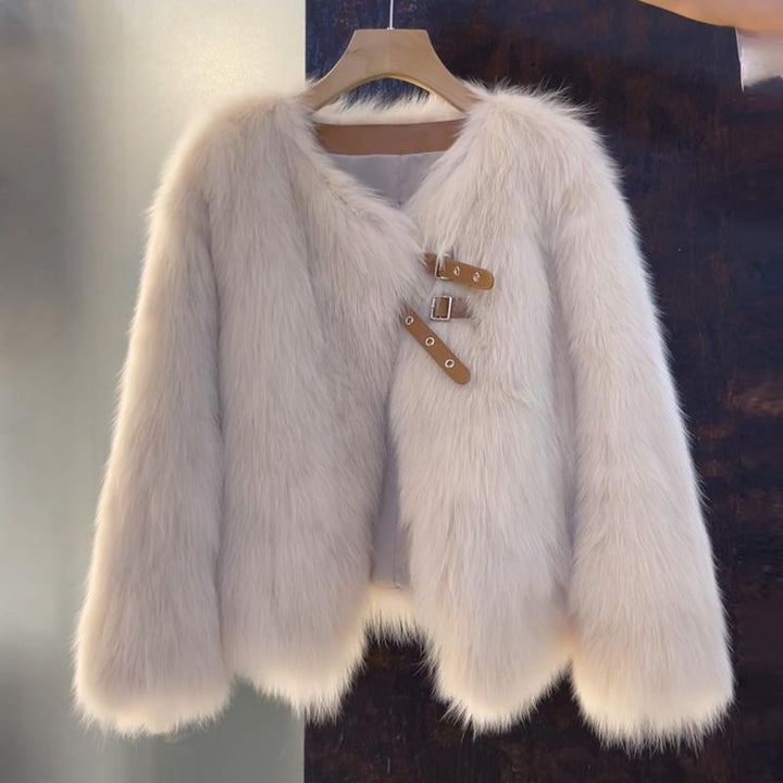 Veste en fausse fourrure confortable pour femmes avec une coupe élégante et des boucles décoratives Chic & Stil