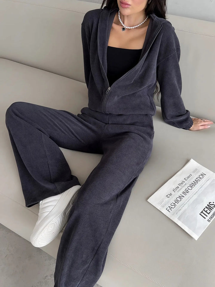 Cropped sweatshirt jacket for women with high collar and elastic waist Lune London