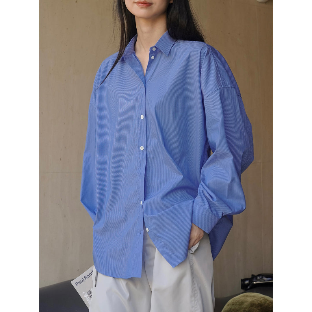 Women's Oversized Shirt made of Cotton Poplin with fine Pinstripes and Extended Hem Amarae