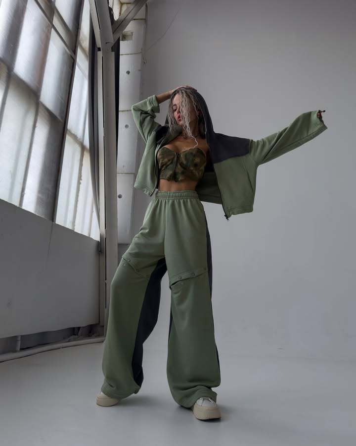 Women's sports set with trendy color block design and relaxed fit Lune London