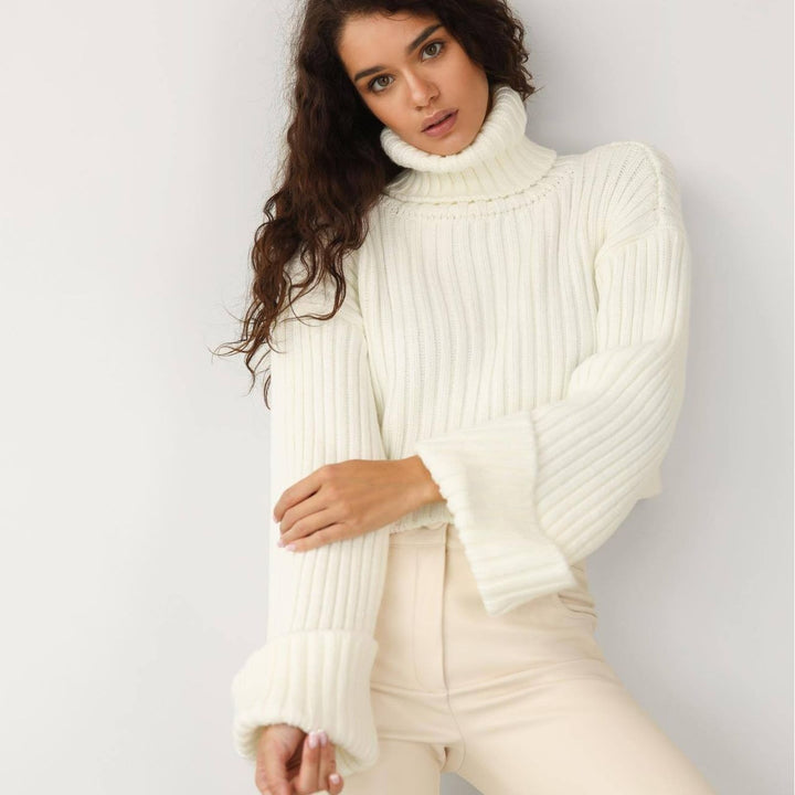 Ladies Elegant Turtleneck Sweater with Textured Rib Pattern Lune London