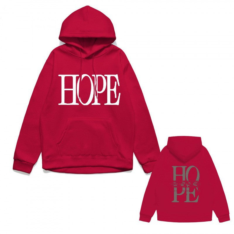 Women's hoodie with eye-catching lettering and conveniently designed kangaroo pocket Chic & Stil