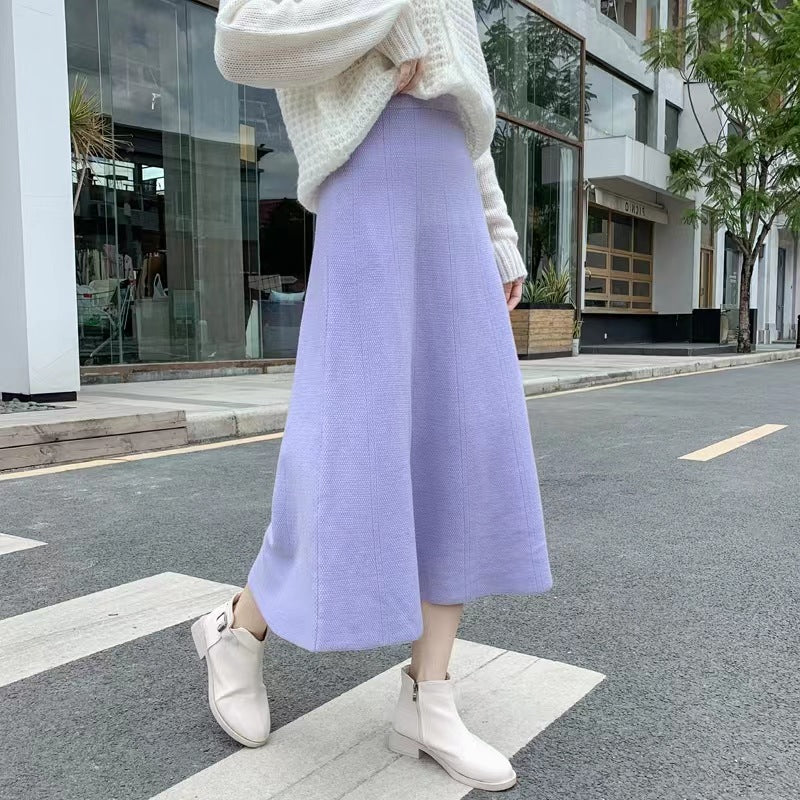 Elegant midi skirt for ladies with a relaxed fit and a decorative textured pattern Lune London