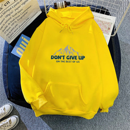 Women's hoodie with motivating mountain design Chic & Stil