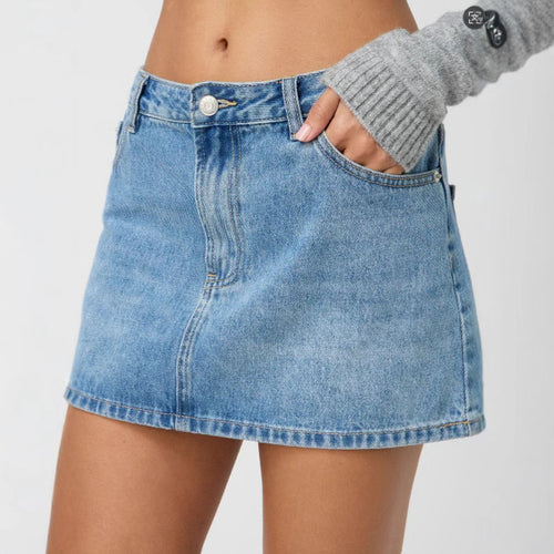 Ladies denim mini skirt with fashionable pockets and classic cut Amarae