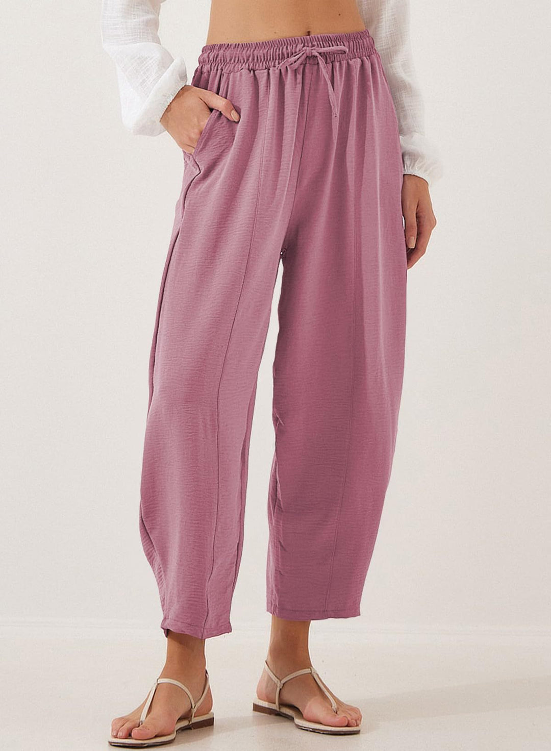 Women's lounge pants with elastic waistband and practical pockets Lune London