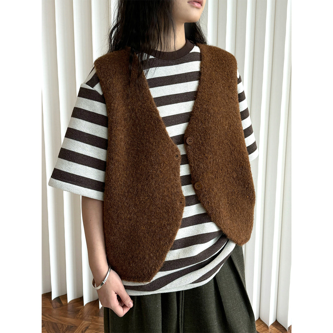 Women's Cozy Boucle Vest with V-Neck and Button Placket Amarae