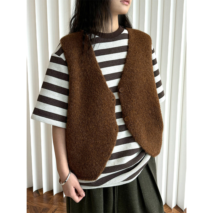 Women's Cozy Boucle Vest with V-Neck and Button Placket Amarae